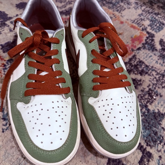 The Air Jordan 1 Retro Low OG ‘Year of the Dragon’ - Picture 7 of 8